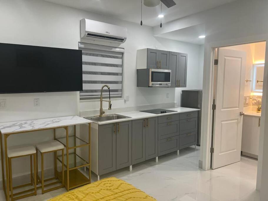 Stunning Deluxe Studio Hialeah Exterior foto